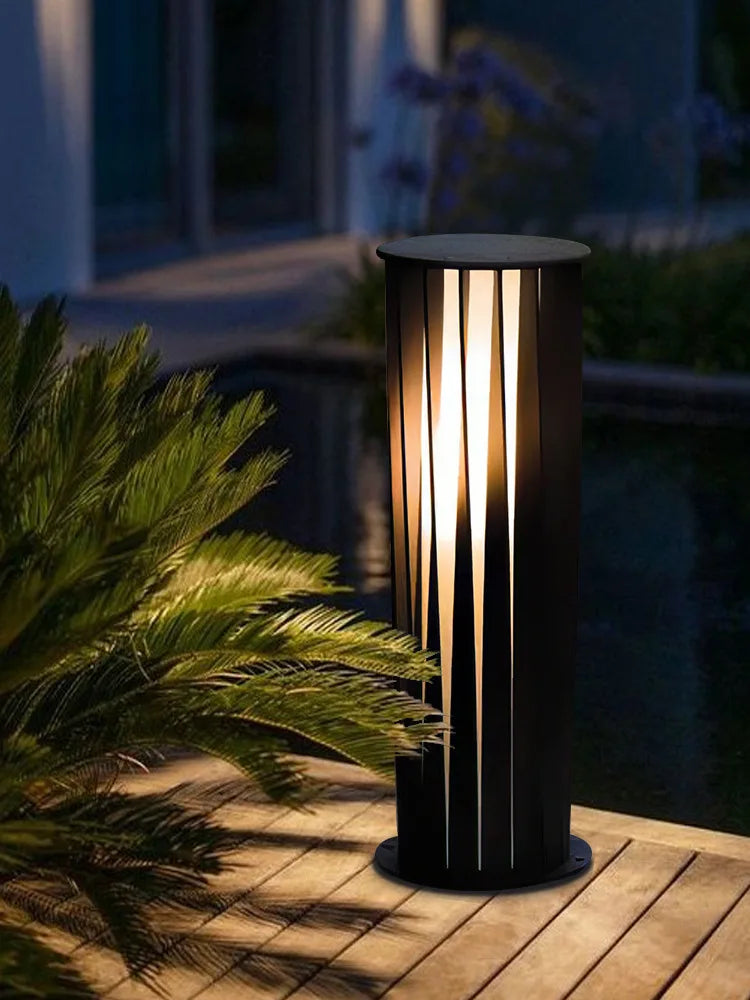 Lampa za travnjak sa rotirajućim sečivom