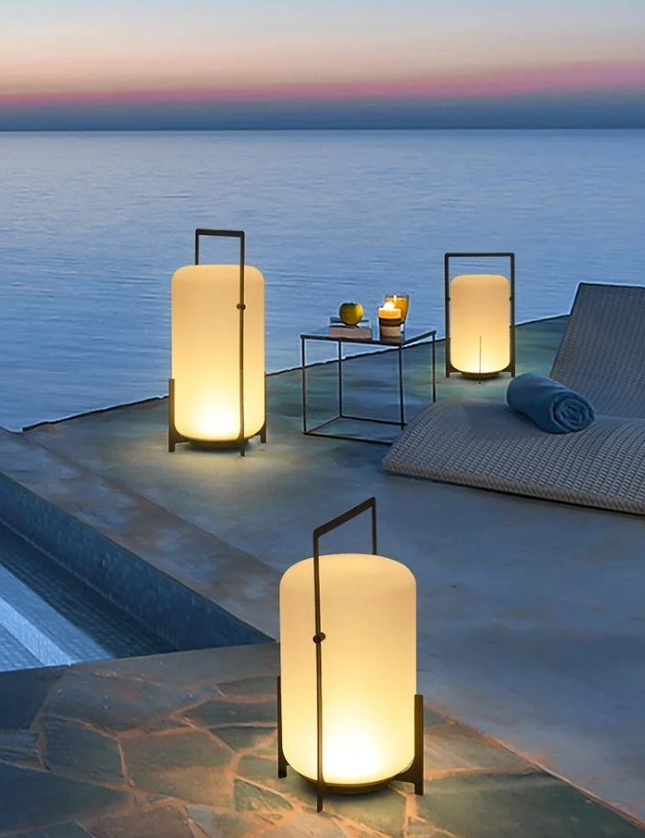 Staklena podna lampa