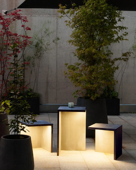 Solarna lampa za travnjak