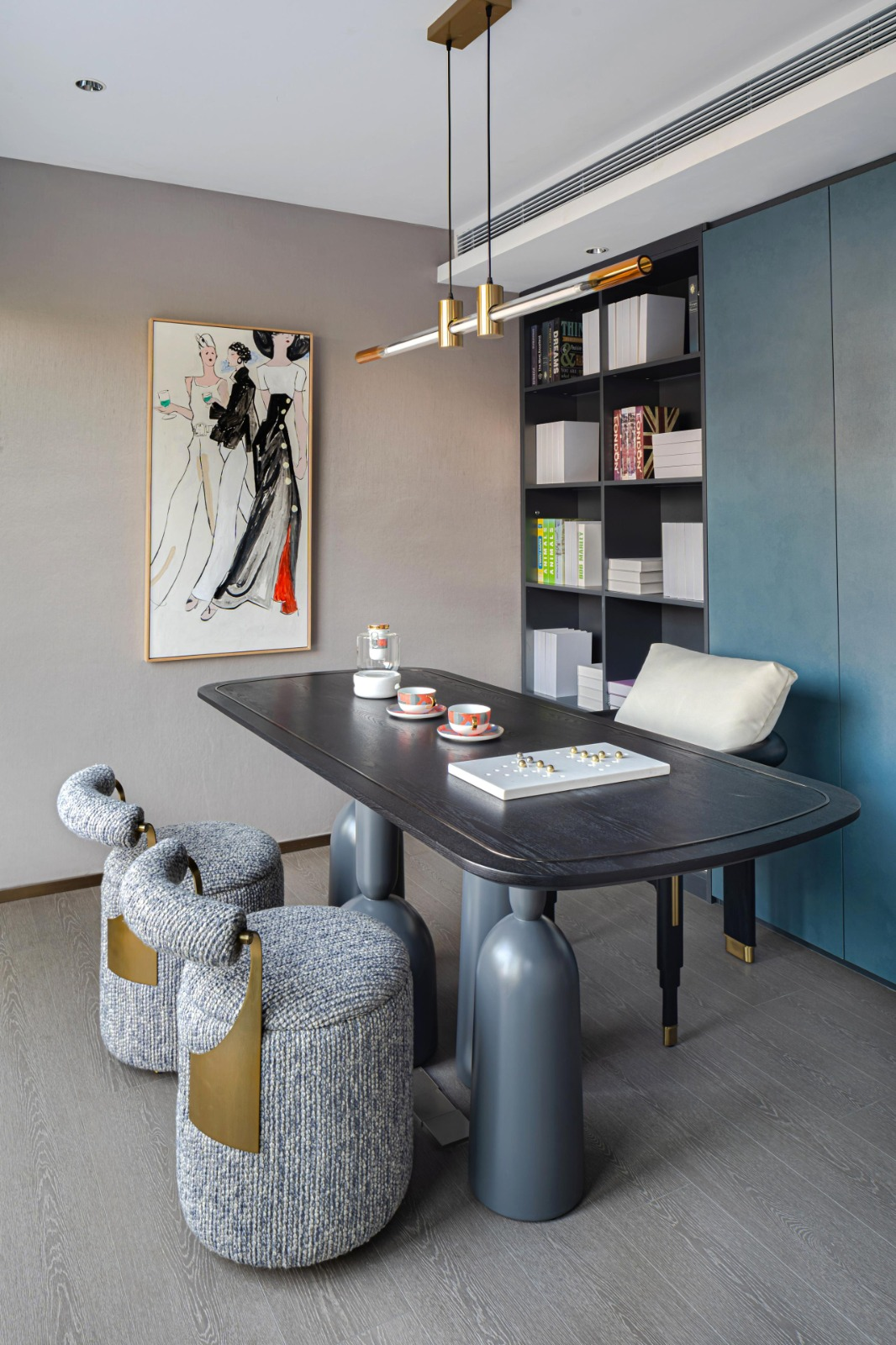 Desk, chairs and pendant in an indoor study